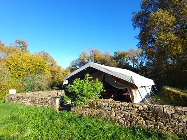 Maison et dépendances dans un hameau proche de Caylus Caylus