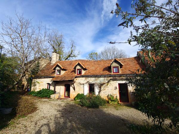 Maison et dépendances dans un hameau proche de Caylus Caylus