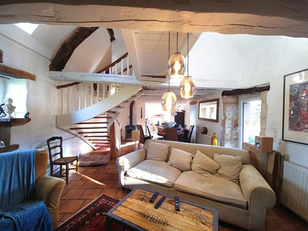 Maison et dépendances dans un hameau proche de Caylus Caylus