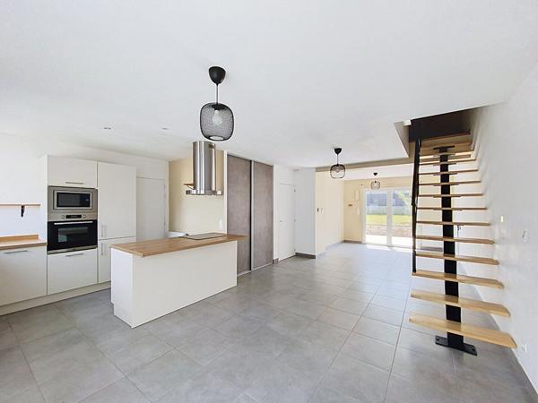 Maison Montreuil Juigne 4 pièce(s) 106 m2