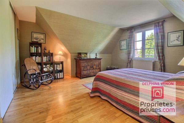 Propriété avec maison récente, plan d'eau et parc arboré de 6 619 m² à Sury Aux Bois