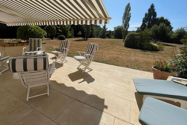 Propriété avec maison récente, plan d'eau et parc arboré de 6 619 m² à Sury Aux Bois