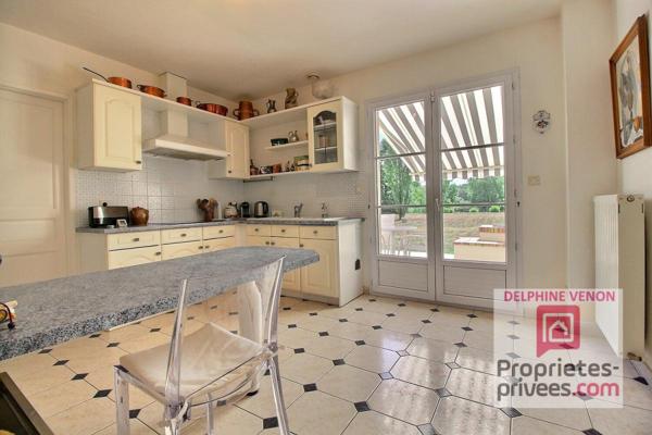 Propriété avec maison récente, plan d'eau et parc arboré de 6 619 m² à Sury Aux Bois