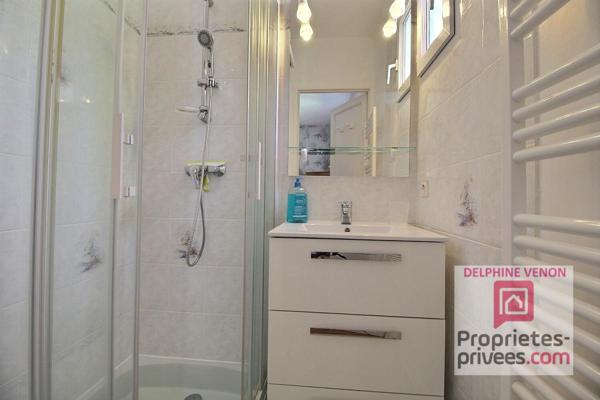 Propriété avec maison récente, plan d'eau et parc arboré de 6 619 m² à Sury Aux Bois