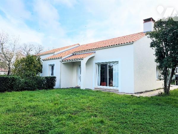 Notre service négociation vous propose un bien idéalement situé à proximité du bourg du Clion S/ Mer