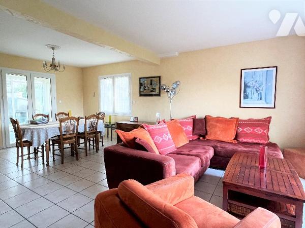 Notre service négociation vous propose un bien idéalement situé à proximité du bourg du Clion S/ Mer