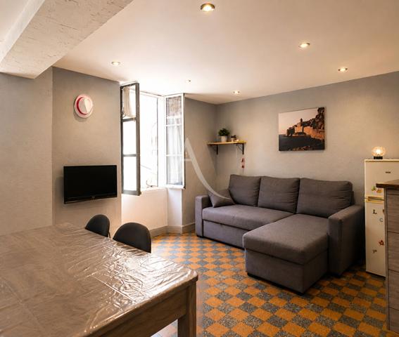 UNE MAISON DE VILLAGE PLEINE DE POTENTIEL À RÉNOVER VALENSOLE