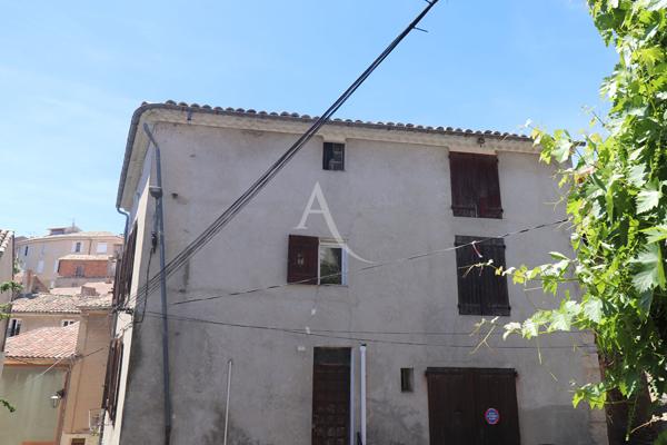 UNE MAISON DE VILLAGE PLEINE DE POTENTIEL À RÉNOVER VALENSOLE