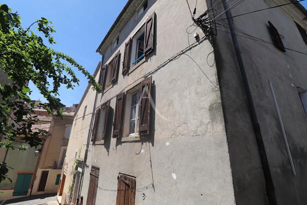 UNE MAISON DE VILLAGE PLEINE DE POTENTIEL À RÉNOVER VALENSOLE