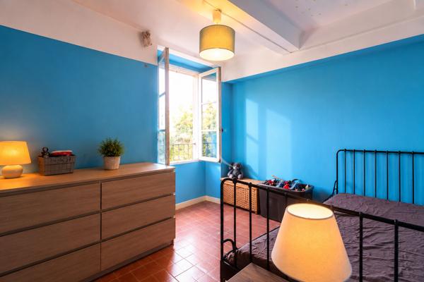 UNE MAISON DE VILLAGE PLEINE DE POTENTIEL À RÉNOVER VALENSOLE