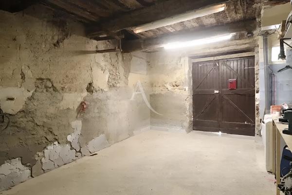 UNE MAISON DE VILLAGE PLEINE DE POTENTIEL À RÉNOVER VALENSOLE