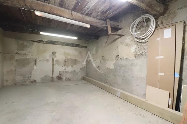UNE MAISON DE VILLAGE PLEINE DE POTENTIEL À RÉNOVER VALENSOLE