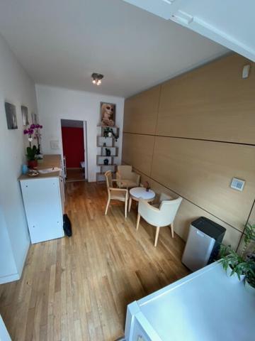 Local commercial, centre de Nozay.