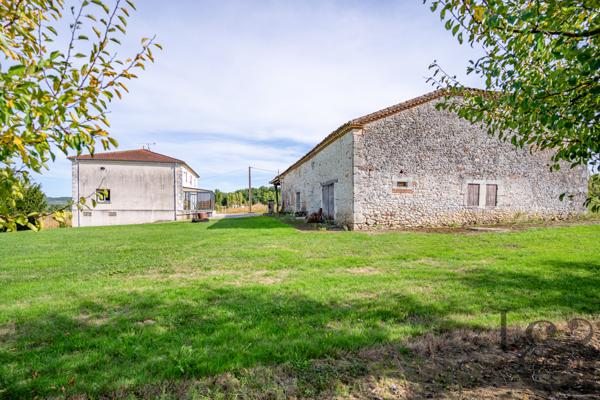 A vendre à Dolmayrac maison avec grange.