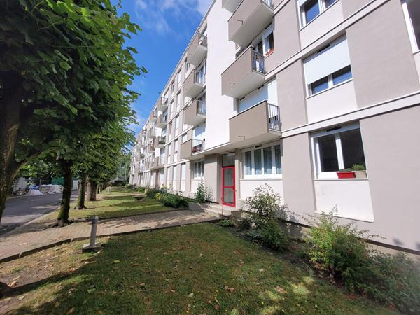 Appartement 4 pièces calme à vendre à Eaubonne, proche commodités, écoles, commerces et transports.