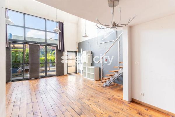 Loft
         2 pièces
        - 80 m² Exclusivité 172 000 € *