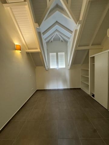 Appartement T2 mezzanine NON MEUBLE VUE MER