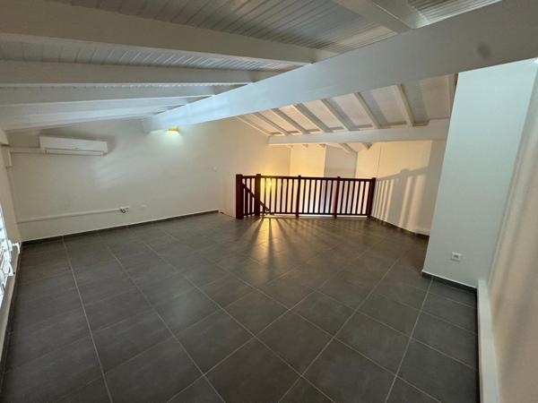Appartement T2 mezzanine NON MEUBLE VUE MER