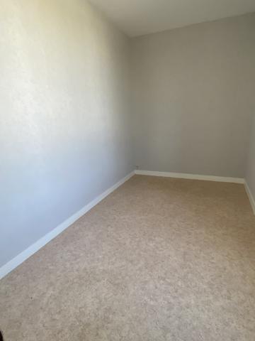 Thouars (79100) REF 52430 THOUARS Centre maison type 3 avec cour et préau