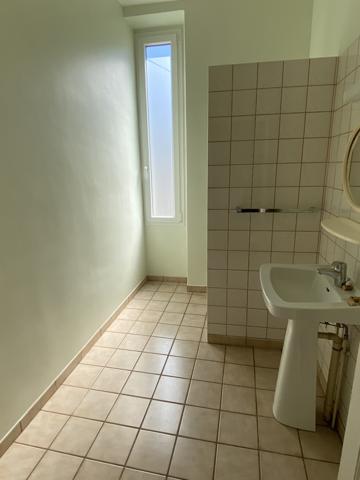 Thouars (79100) REF 52430 THOUARS Centre maison type 3 avec cour et préau