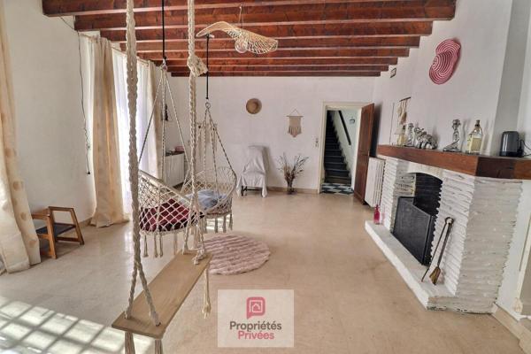 Maison de ville comprenant 2 habitations - nombreuses chambres - garage en sous sol - cellier - cabanon de jardin en parpaing -