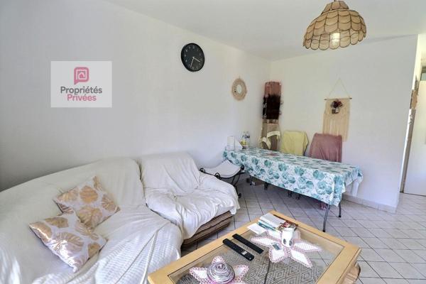 Maison de ville comprenant 2 habitations - nombreuses chambres - garage en sous sol - cellier - cabanon de jardin en parpaing -