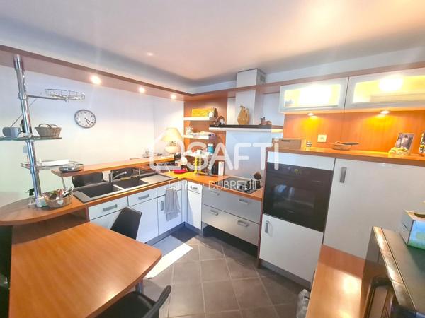 PIGNANS - MAISON DE 220M2, 3 LOGEMENTS DISTINCTS, GARAGE, TERRASSE, FORAGE, TERRAIN CLÔTURÉ DE 3900M2