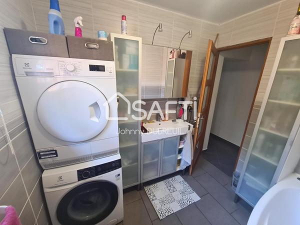 PIGNANS - MAISON DE 220M2, 3 LOGEMENTS DISTINCTS, GARAGE, TERRASSE, FORAGE, TERRAIN CLÔTURÉ DE 3900M2