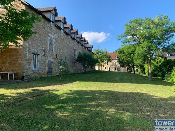 Propriete
                                                                                                                                                                                                                                                                                                                        32 pièce(s)                                                                                                                                                                                                          25 chambre(s)                                                                                                                                                                                                          830  m²