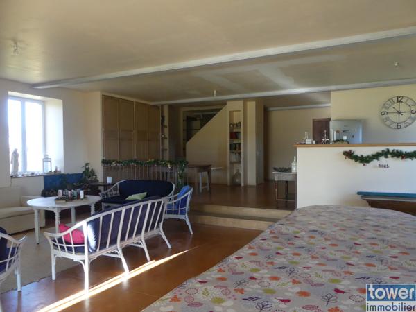 Propriete
                                                                                                                                                                                                                                                                                                                        32 pièce(s)                                                                                                                                                                                                          25 chambre(s)                                                                                                                                                                                                          830  m²