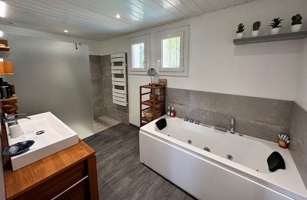 Villa 160 m² sur 1600 m² avec piscine, garage et environnement préservé