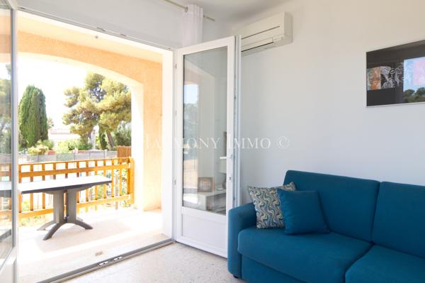 Grand T2/T3 au calme, proche de la plage avec jardin & terrasse.