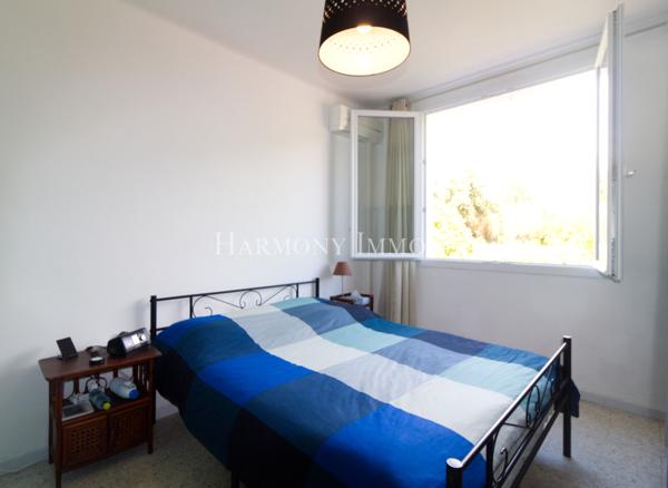 Grand T2/T3 au calme, proche de la plage avec jardin & terrasse.