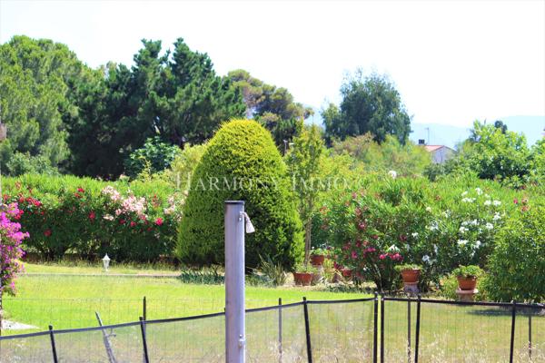 Grand T2/T3 au calme, proche de la plage avec jardin & terrasse.