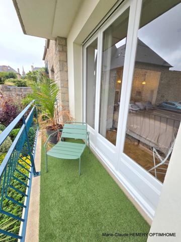Dinard, Marché, au calme, T2 rénové de 38m² avec grand balcon et cave. Plages et commerces à pied