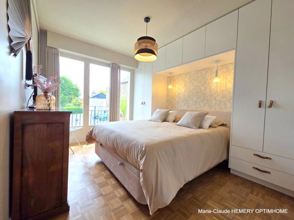 Dinard, Marché, au calme, T2 rénové de 38m² avec grand balcon et cave. Plages et commerces à pied