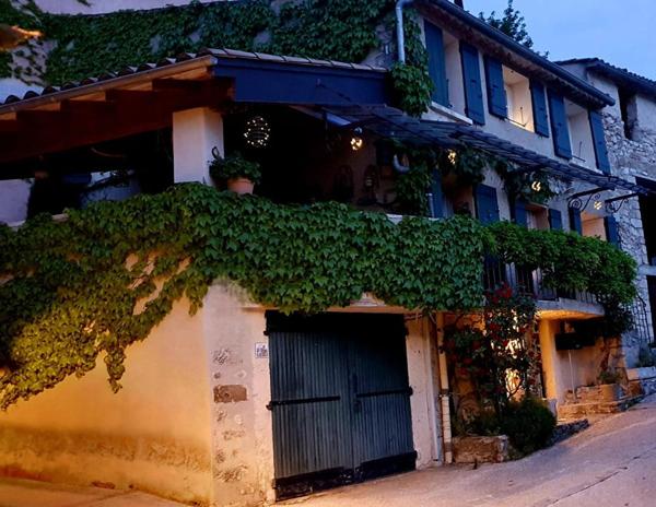 Maison de village 110 m² avec jardin de 265 m², garage et parking privé  Aurel