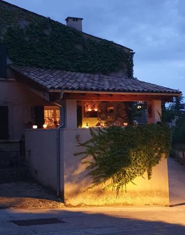 Maison de village 110 m² avec jardin de 265 m², garage et parking privé  Aurel
