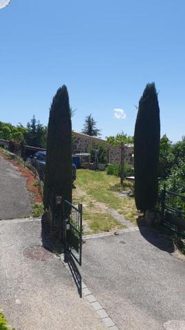 Maison de village 110 m² avec jardin de 265 m², garage et parking privé  Aurel