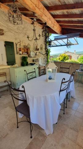 Maison de village 110 m² avec jardin de 265 m², garage et parking privé  Aurel