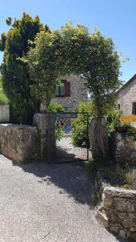 Maison de village 110 m² avec jardin de 265 m², garage et parking privé  Aurel