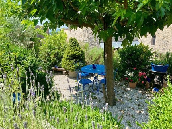 Maison de village 110 m² avec jardin de 265 m², garage et parking privé  Aurel