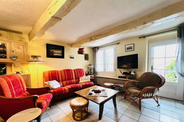 Maison de village 110 m² avec jardin de 265 m², garage et parking privé  Aurel