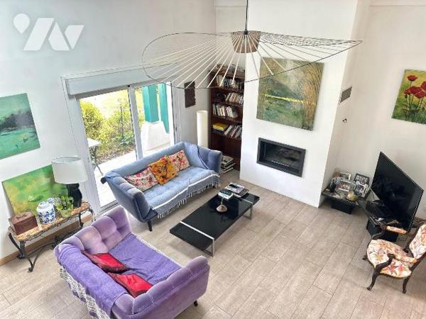 Située à Capbreton, aux portes d'Hossegor et à seulement quelques minutes du prestigieux golf d...