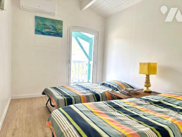 Située à Capbreton, aux portes d'Hossegor et à seulement quelques minutes du prestigieux golf d...