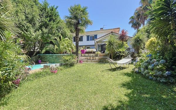 Maison à vendre    10 pièces • 301 m2 Biarritz
