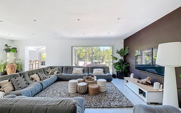 Maison à vendre    10 pièces • 301 m2 Biarritz