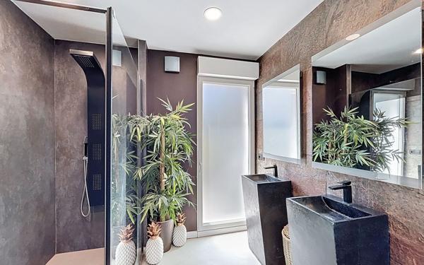 Maison à vendre    10 pièces • 301 m2 Biarritz