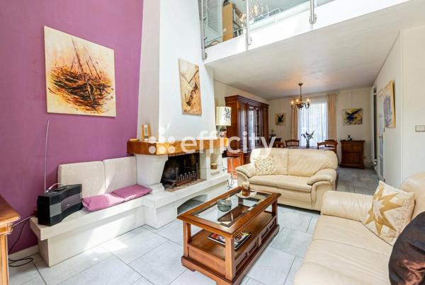 Maison
         6 pièces
        - 143 m² Exclusivité 540 000 € *