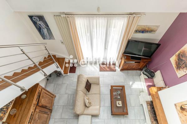 Maison
         6 pièces
        - 143 m² Exclusivité 540 000 € *